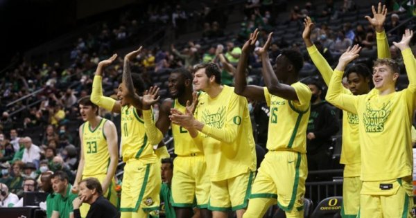 Oregon Bench_Oregon MBB Twitter.jpg