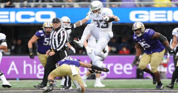 Cyrus Habibi Likio gets leg up on Huskies_Tom Corno.jpg