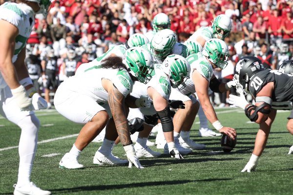 LOS_Eric Evans of Oregon Football Twitter.jpg