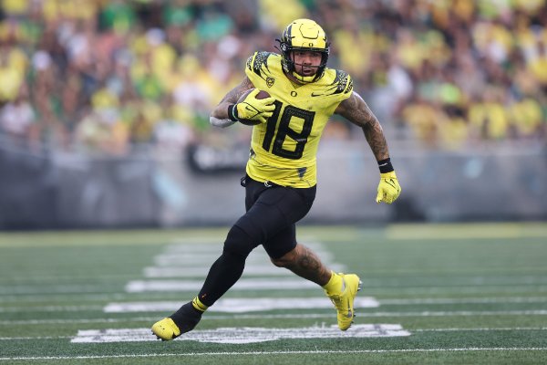 Cam McCormick by Eric Evans of Oregon Football Twitter.jpg
