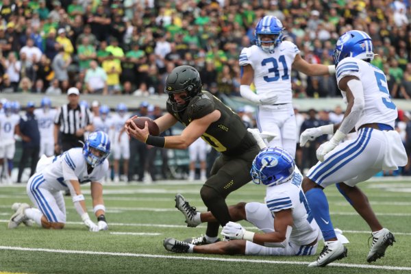 Bo Nix by Eric Evans of Oregon Football Twitter.jpg