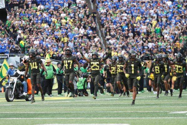 Entrance by Eric Evans of Oregon Football Twitter.jpg