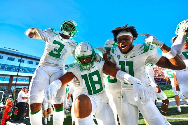 Celebration 2_Eric Evans of Oregon Football Twitter.jpg