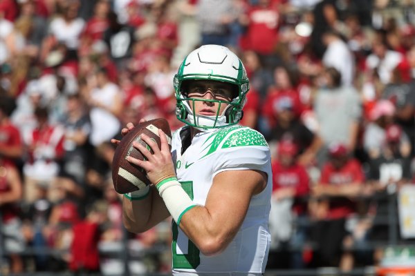 Bo Nix_Eric Evans of Oregon Football Twitter.jpg