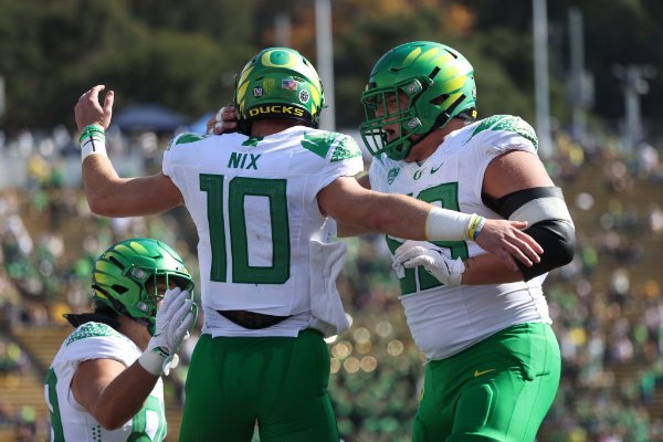 Bo Nix celebrates_Eric Evans of Oregon Football Twitter - Copy - Copy.jpg