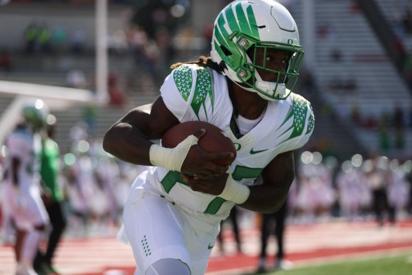 Noah Whittington_Eric Evans of Oregon Football Twitter.jpg