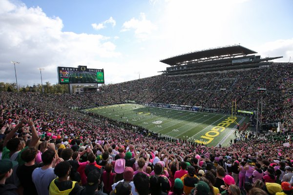 Autzen Crowd2 by Eric Evans of Oregon Football Twitter.jpg