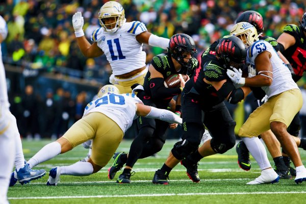 Bo Nix follows Ryan Walk by Eric Evans of Oregon Football Twitter.jpg