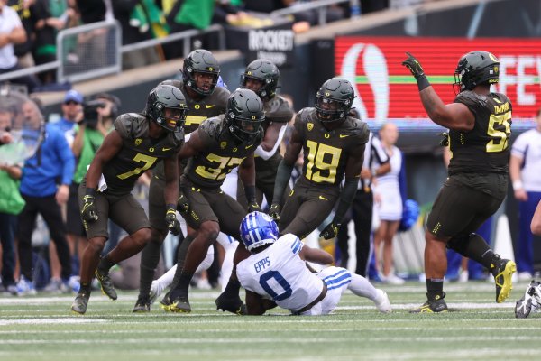 Defense2 by Eric Evans of Oregon Football Twitter.jpg