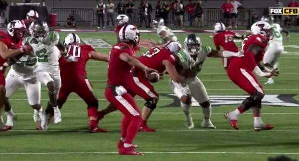 Terrible Holding on Jackson_Screenshot from Fox Sports Video.jpg