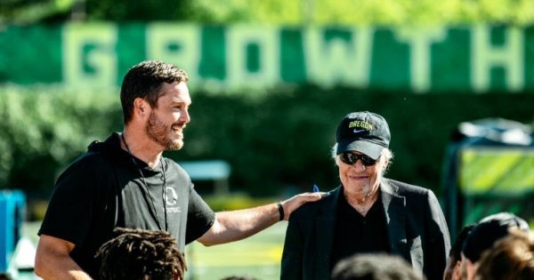 Dan Lanning, Phil Knight and 2023 Team_Oregon Football X.jpg