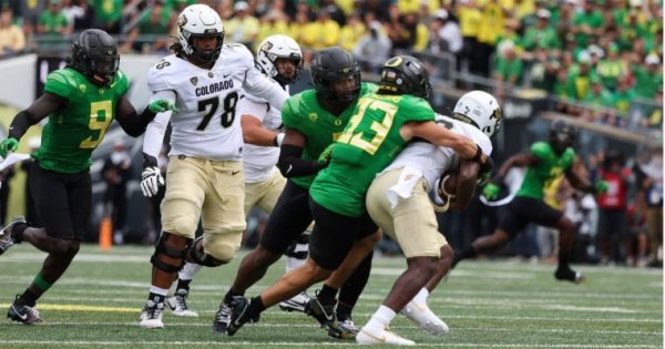 Evan Williams sack_Eric Evans of Oregon Football X Account.jpg