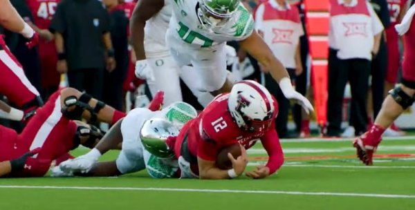 Tysheem Johnson Sack_Screenshot from GoDucks.com Video.jpg