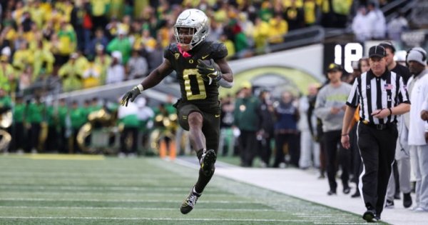 Bucky_Eric Evans of Oregon Football X.jpg
