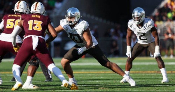 Matayo Ug._Oregon Football Eric Evans.jpg