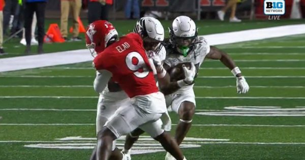 Davison blocking for Hill TD_Screenshot from Big-10 Video_2RBA.jpg