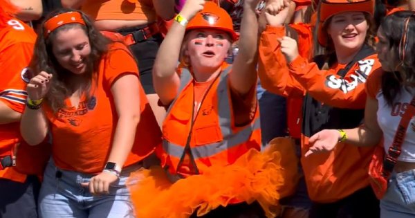 Beaver Beauties_Screenshot from Fox Sports Video.jpg