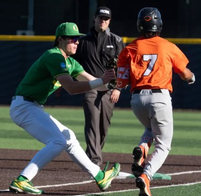 Brayden Jaksa at first base.jpg