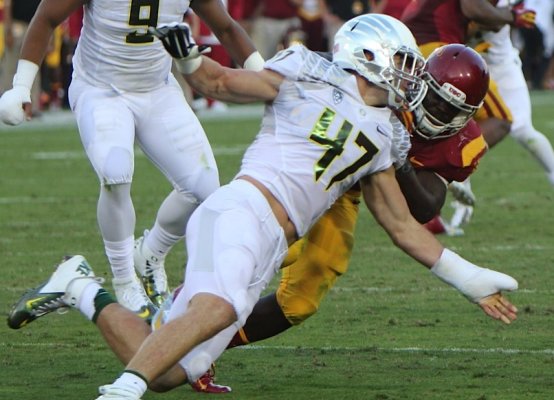 Kiko_Alonso_at_2012_USC_game_(cropped).jpg